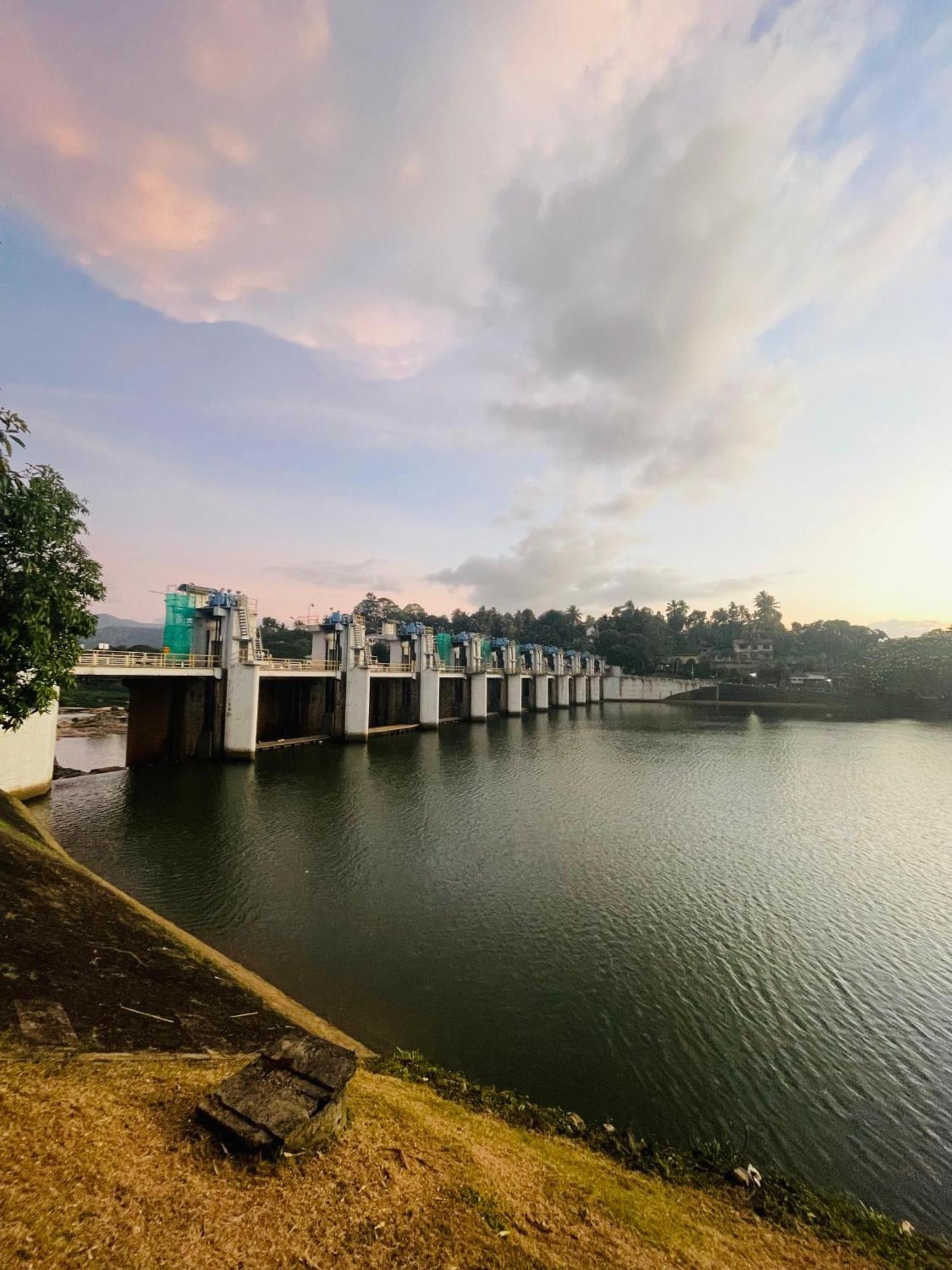 Mahaweli View Bungalow Kandy Exterior photo